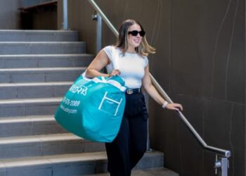 How Pickup and Delivery Laundry Services Make Life Easier